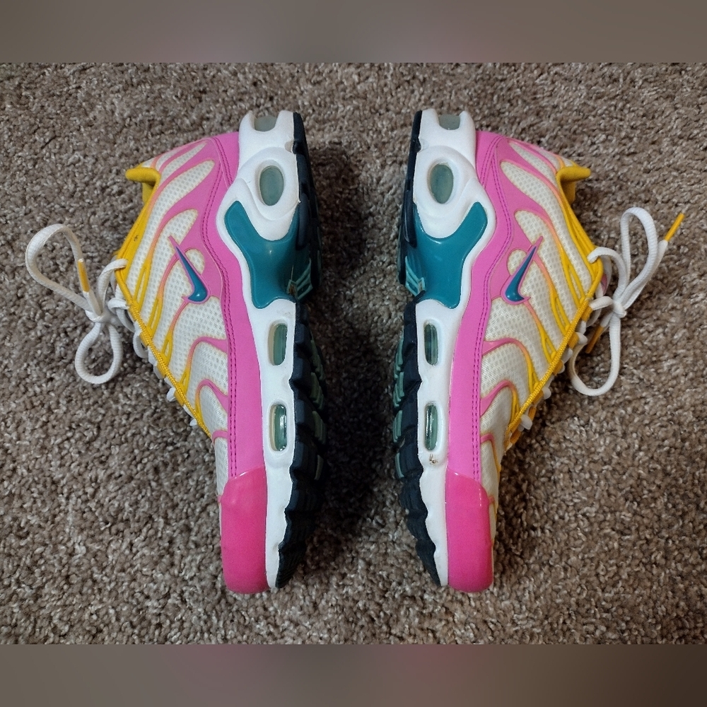 Nike Women's Air Max Plus Premium White Tropical Twist Sneakers 8.5 - Picture 4 of 12